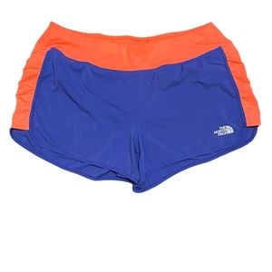 Women’s The North Face Shorts- large